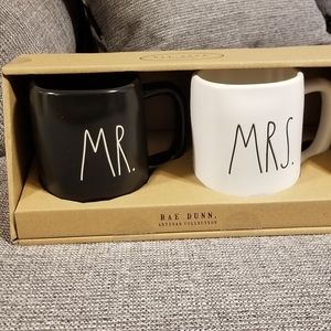 Rae Dunn Mr & Mrs Mug Set